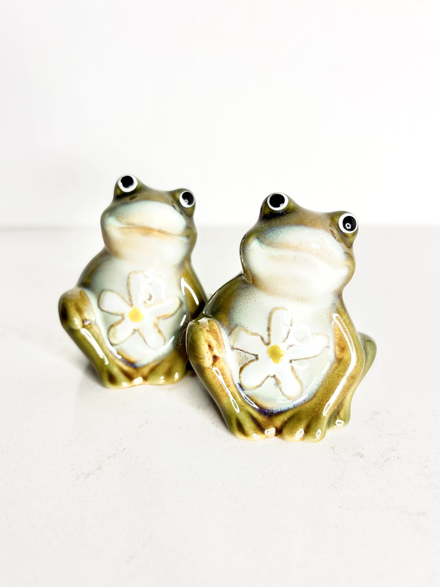 Sold - Darling Frog Salt & Pepper Shakers