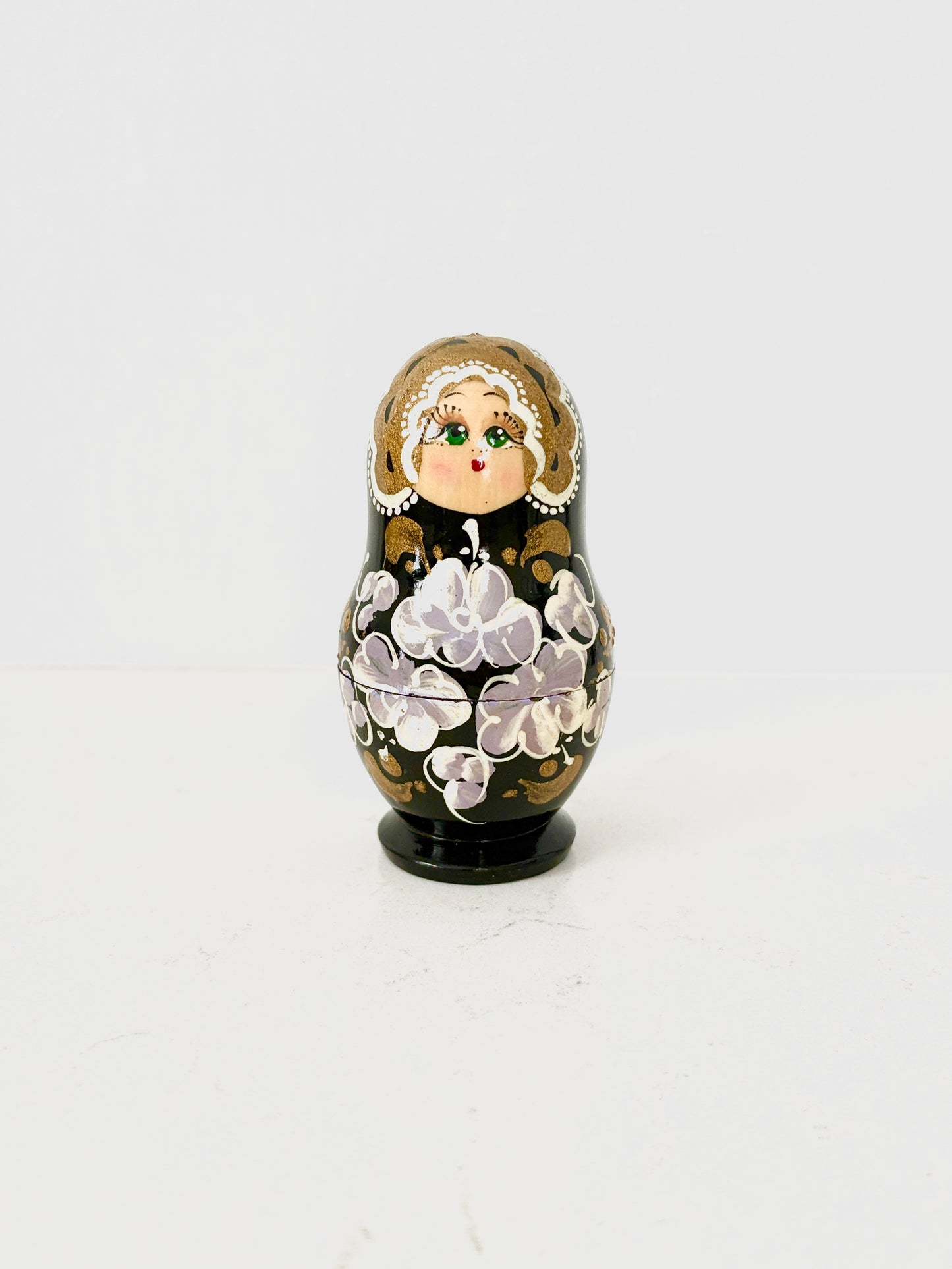 Hand-Painted Black & Gold Russian Matryoshka Nesting Dolls with Purple Floral Design – Traditional Folk Art Decor