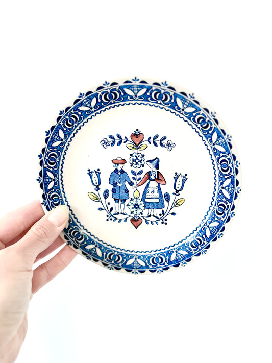 Vintage Johnson Brothers Hearts & Flowers Ironstone Plate – Delft Style English Old Granite, Discontinued Pattern